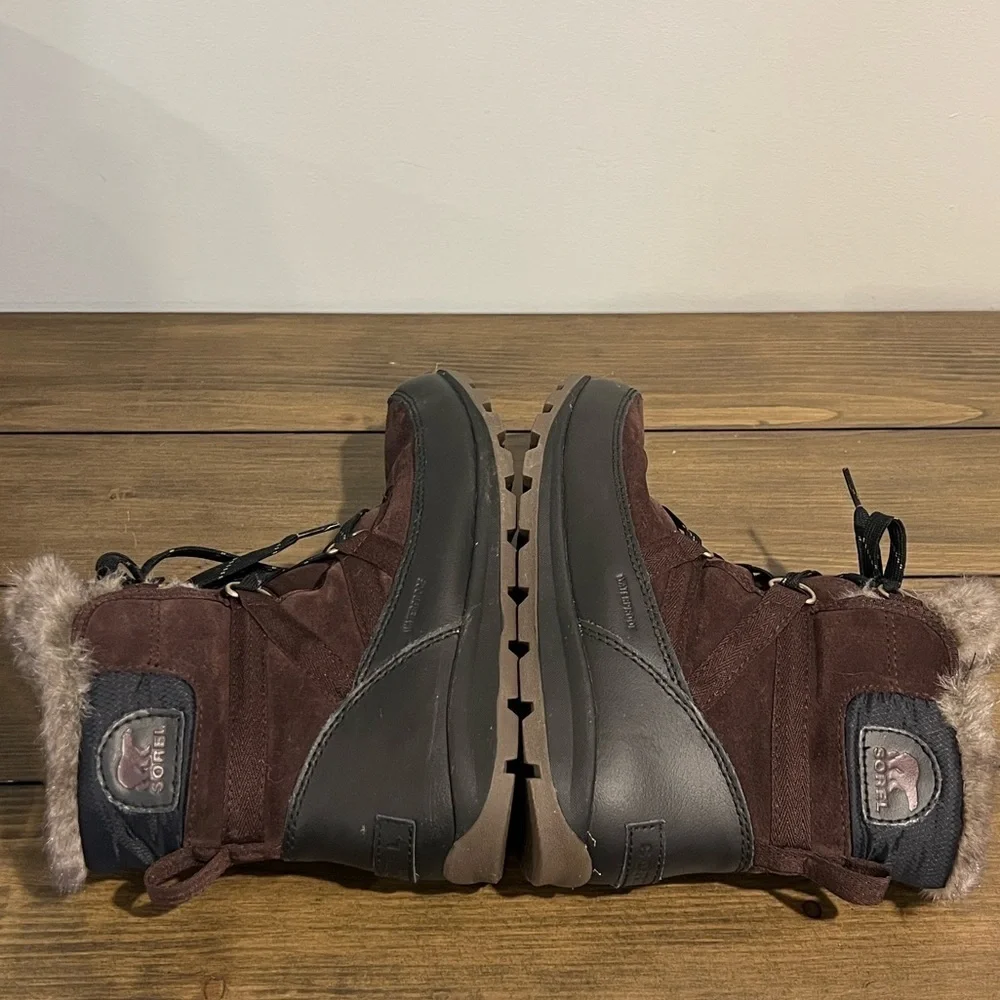 Sorrel women’s Tivoli sport faux fur lace up waterproof brown and black size 8M